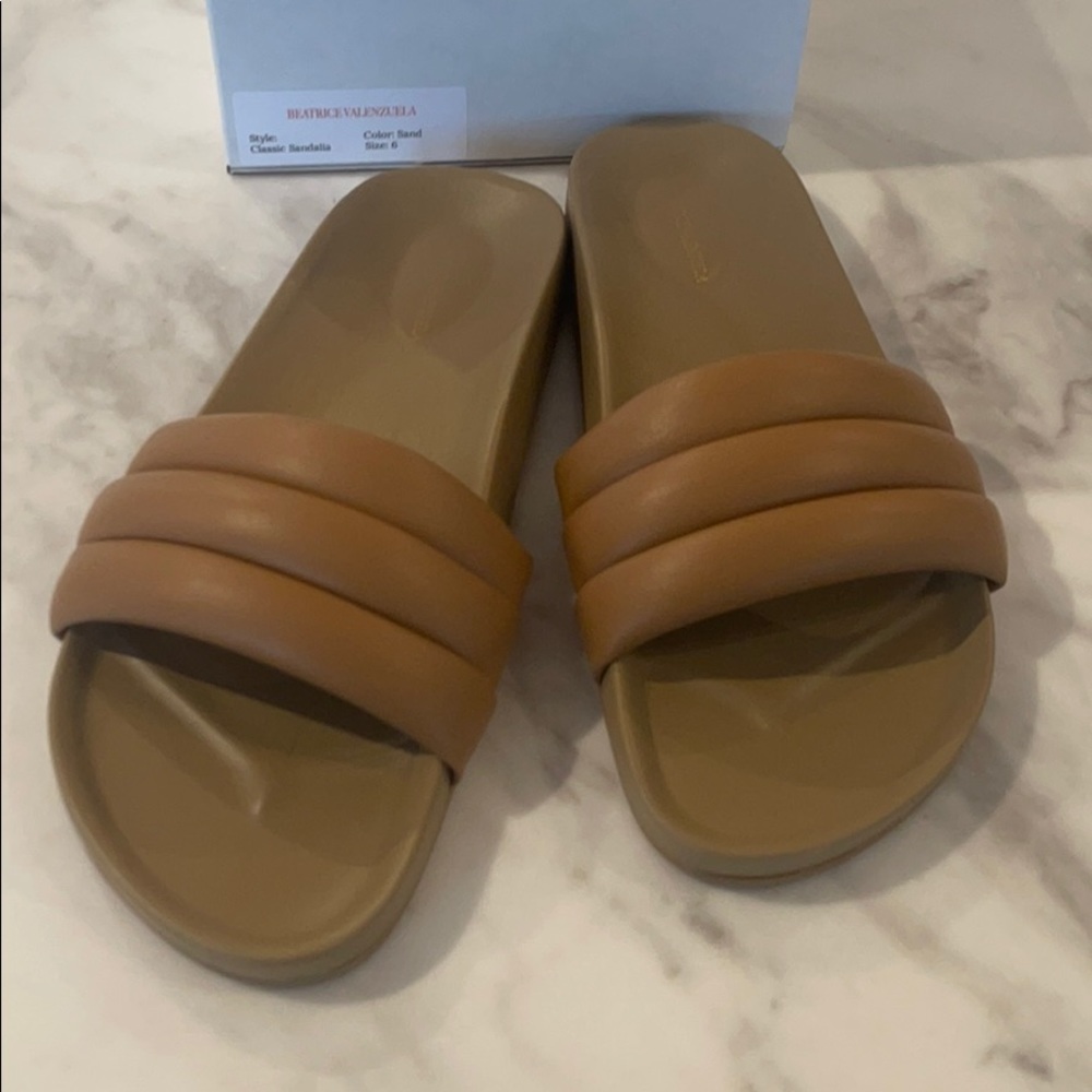 Beatrice Valenzuela Sandalia